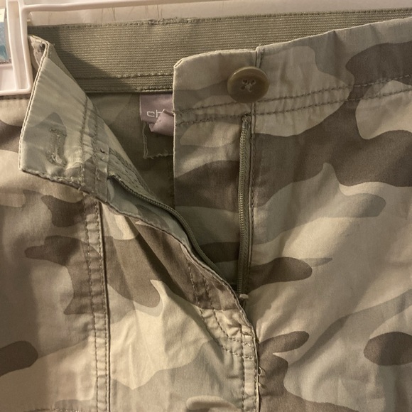 Chico's Green Camo Print Shorts Size 4 - Picture 4 of 7